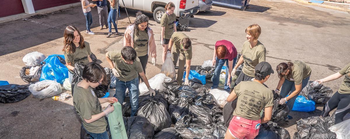 students picking up trash